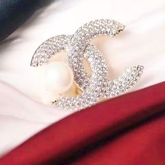  Cài Áo Chanel Màu Vàng Ngọc Trai & Pha Lê Trắng (BC) 