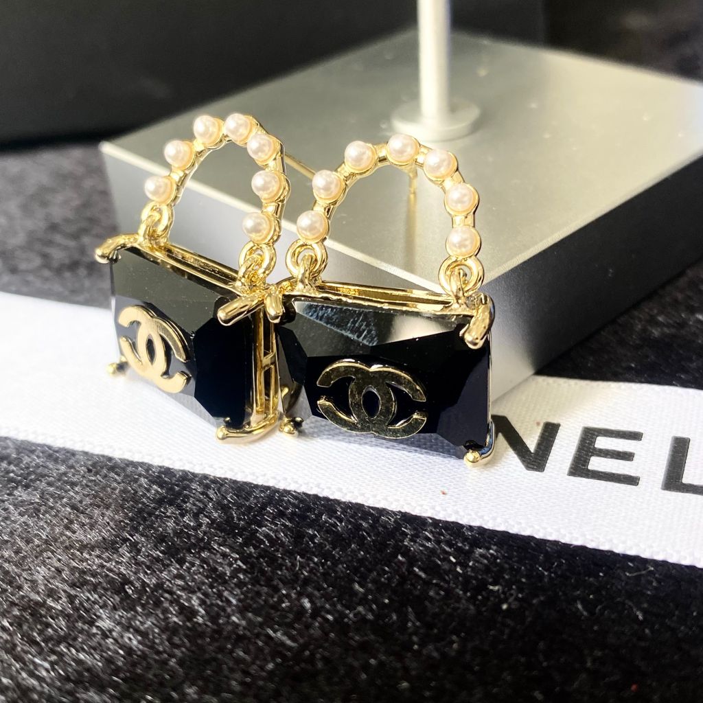  Bông Tai Túi Xách Chanel Bản To Màu Vàng Pha Lê Đen & Ngọc Trai (BW) 