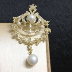  Cài Áo & Mặt Dây Chuyền - Vương Miện Ngọc Trai Nước Ngọt Tự Nhiên & Pha Lê Trắng 