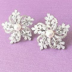  Bông Tai Cánh Hoa Ngọc Trai & Pha Lê Trắng (AH) 