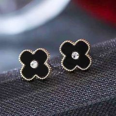  Bông Tai Cỏ 4 Lá May Mắn Màu Đen Bản To 1,4cm Pha Lê (AA) 