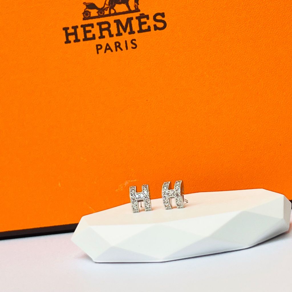  Bông Tai Hermes Màu Trắng Pha Lê (AJ) 