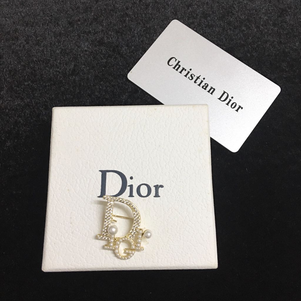  Cài Áo Nam, Nữ - Dior Màu Vàng Ngọc Trai & Pha Lê Trắng (AI) 