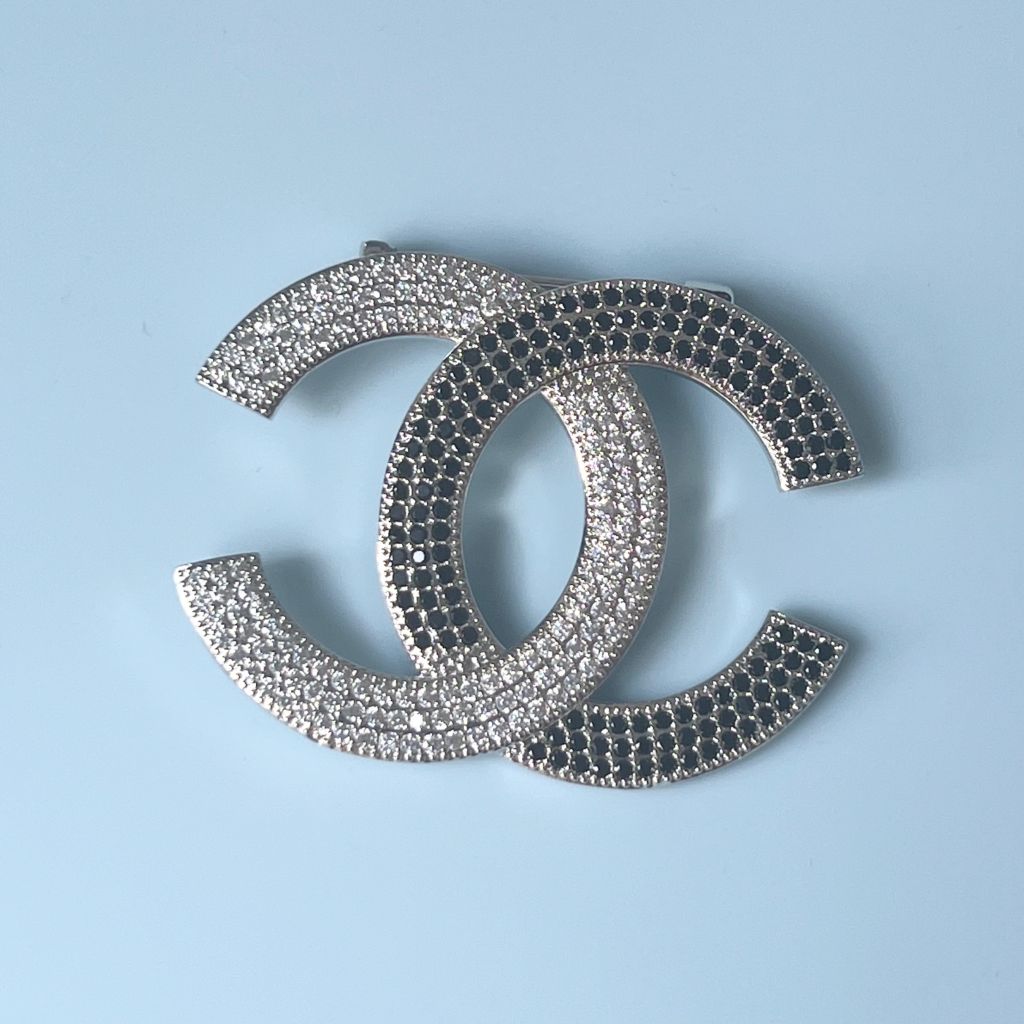  Cài Áo Chanel Màu Trắng Pha Lê Đen & Trắng (CX) 