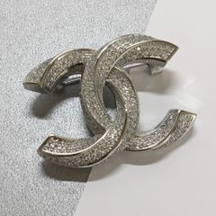  Cài Áo Nam, Nữ - Chanel Xoắn Màu Trắng Pha Lê (AY) 