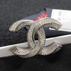  Cài Áo Nam, Nữ - Chanel Xoắn Màu Trắng Pha Lê (AY) 