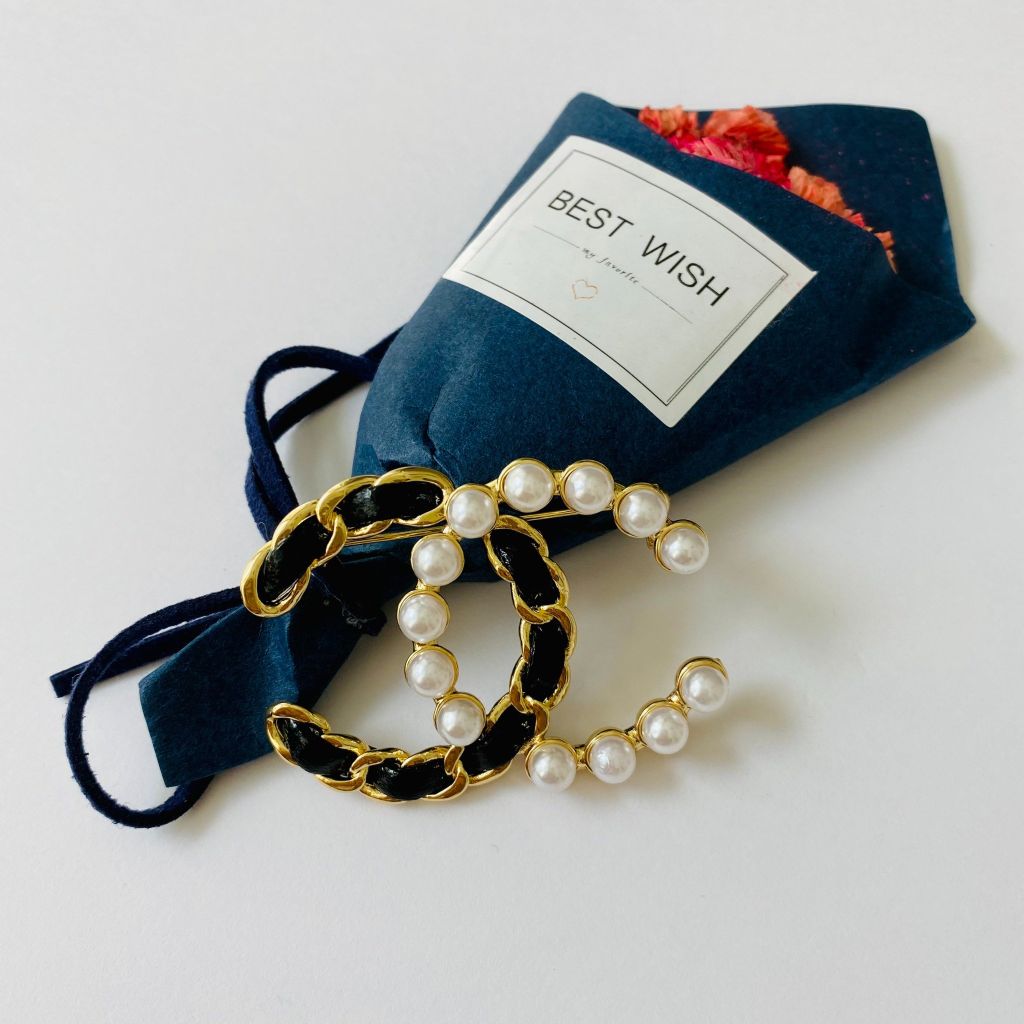  Cài Áo Chanel Màu Vàng, Đen Và Ngọc Trai Trắng (BU) 