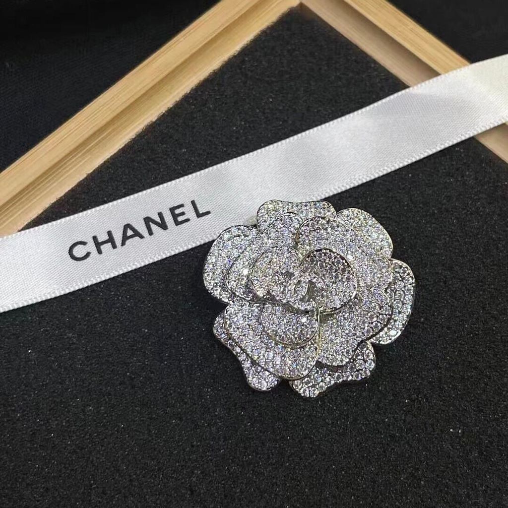  Cài Áo Hoa Trà Chanel Pha Lê Trắng (BF) 