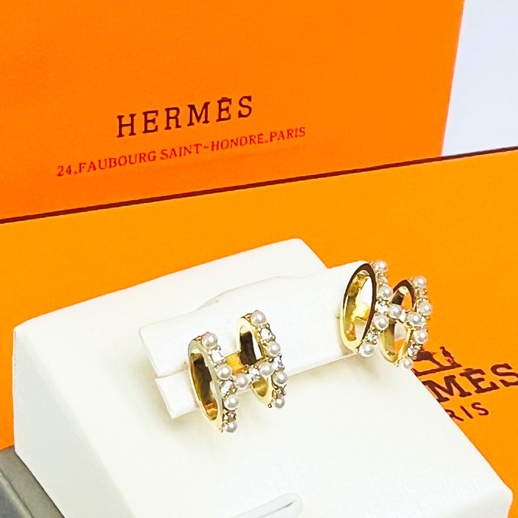  Bông Tai Hermes Màu Vàng Ngọc Trai & Pha Lê Trắng (AK) 