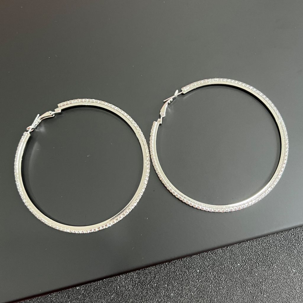  Bông Tai Khoen Tròn Bản To Màu Trắng 6,3cm Pha Lê (BP) 