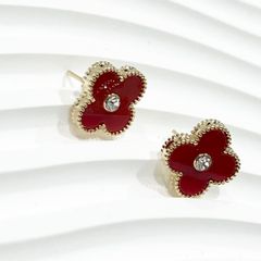  Bông Tai Cỏ 4 Lá May Mắn Màu Đỏ Bản To 1,4cm Pha Lê (AD) 