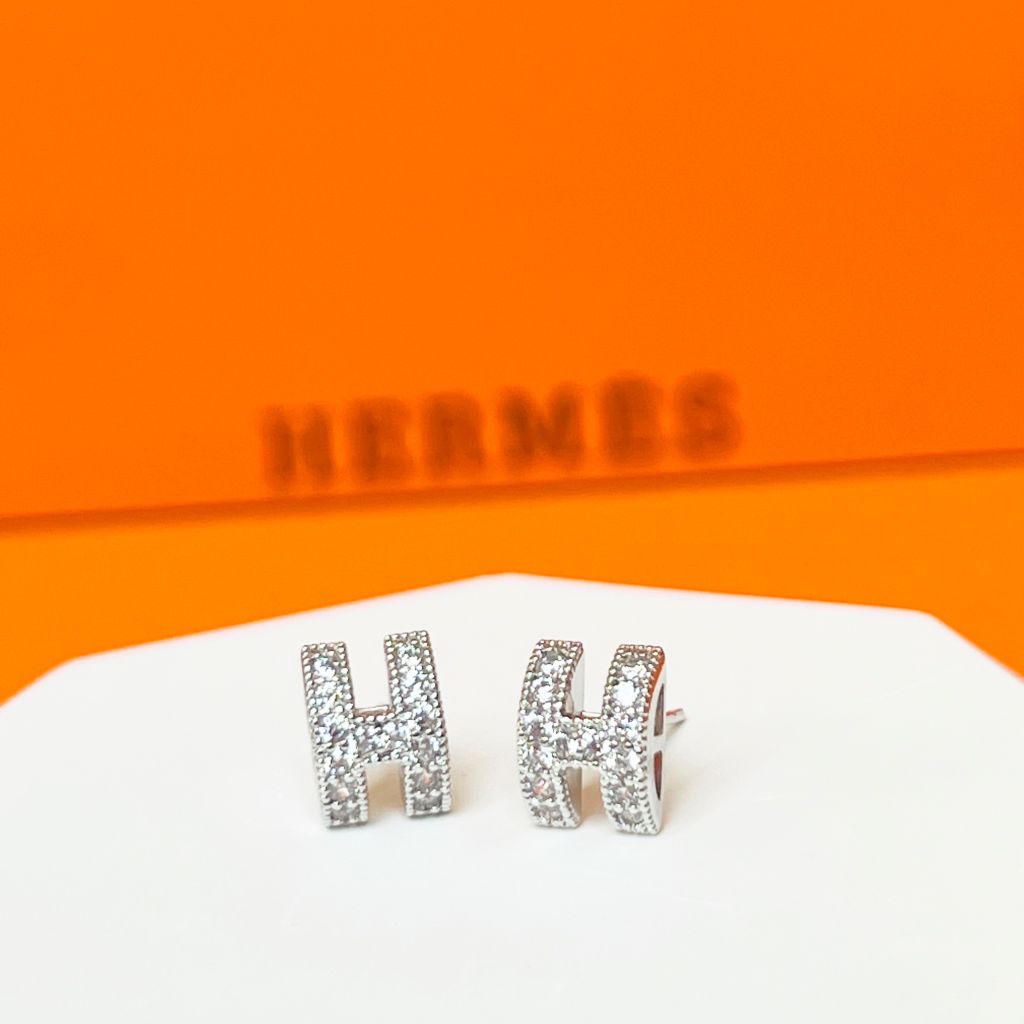  Bông Tai Hermes Màu Trắng Pha Lê (AJ) 