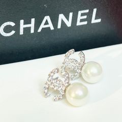  Bông Tai Chanel Màu Trắng Ngọc Trai & Pha Lê (CI) 