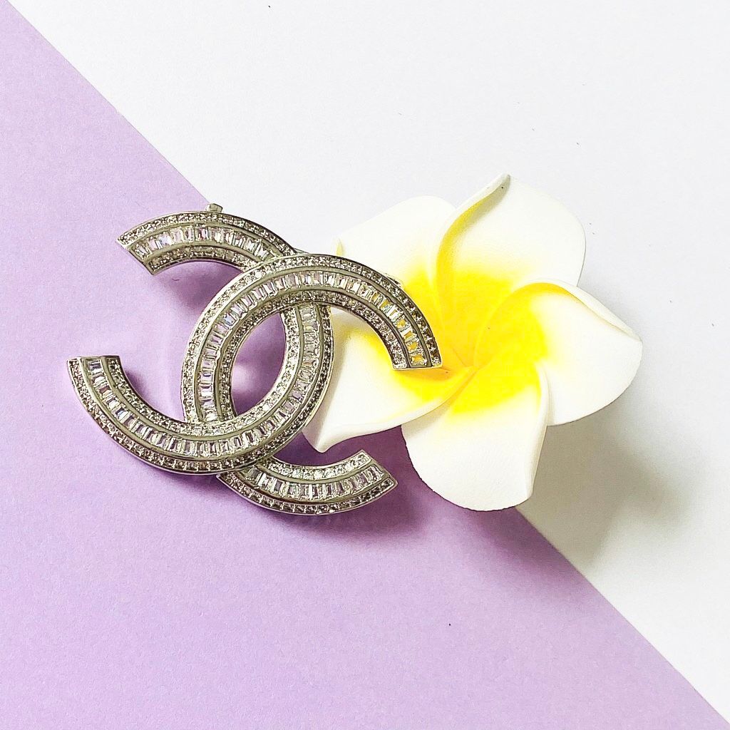  Cài Áo Nam, Nữ - Chanel Màu Trắng Pha Lê (BR) 