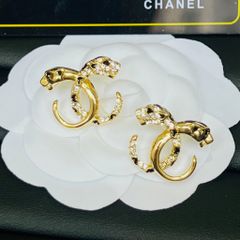 Bông Tai Con Hổ Chanel Bản To Màu Vàng Pha Lê Trắng 