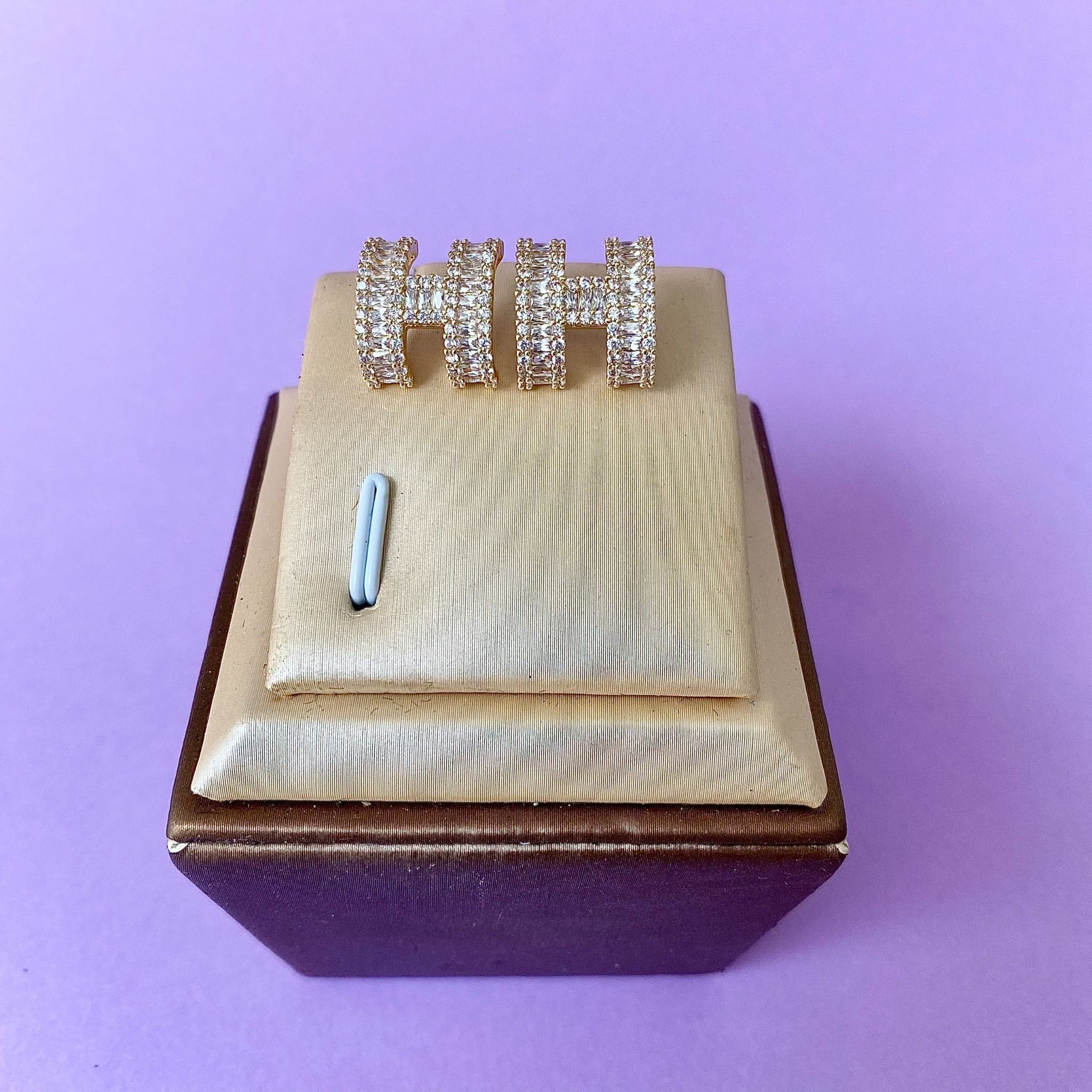  Bông Tai Hermes Màu Vàng Pha Lê Trắng (AH) 