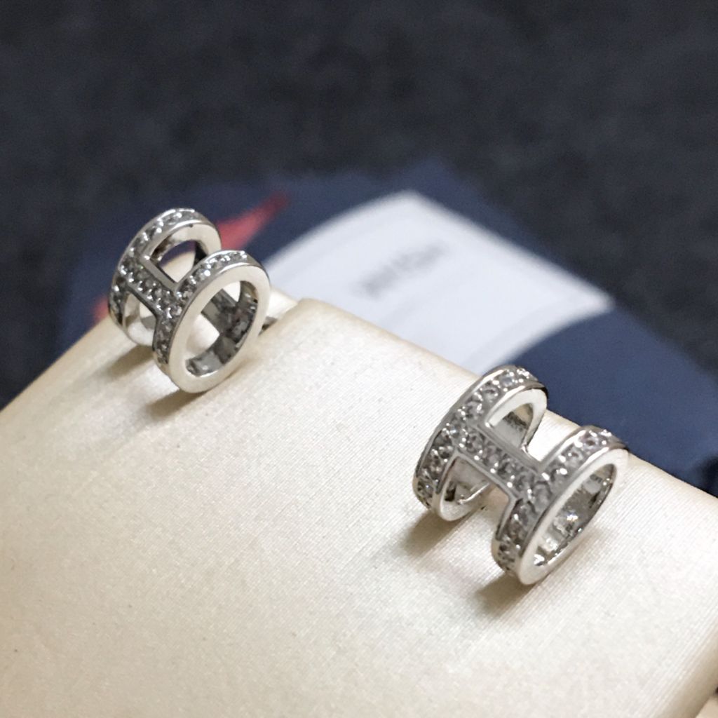  Bông Tai Hermes Màu Trắng Pha Lê (AG) 