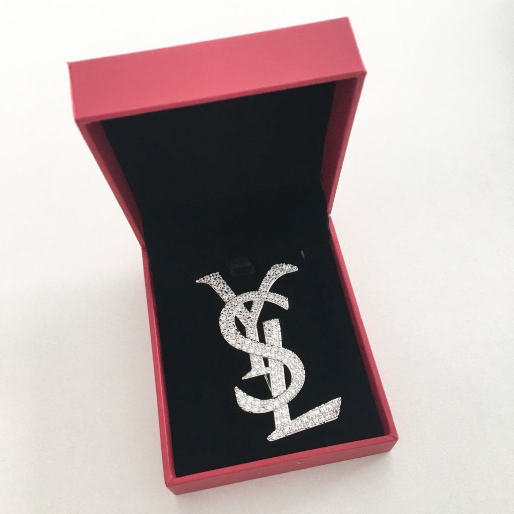 Cài Áo YSL Màu Trắng Pha Lê (AR) 