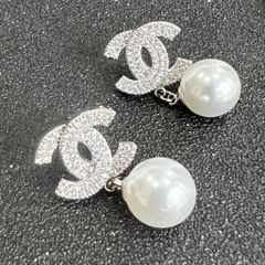  Bông Tai Chanel Màu Trắng Ngọc Trai & Pha Lê (CG) 