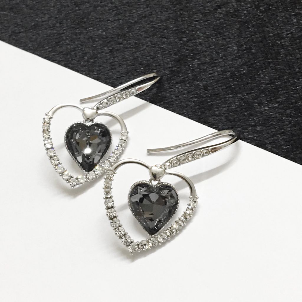  Bông Tai Trái Tim Pha Lê Đen & Trắng (AV) 