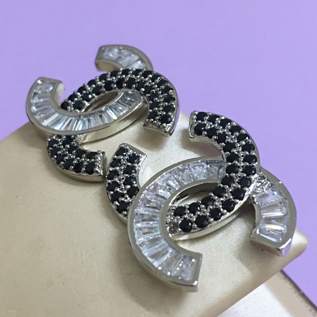  Bông Tai Chanel Bản To Màu Trắng Pha Lê Đen & Trắng Cá Tính (AH) 