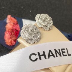  Bông Tai Chanel Hoa Trà Trắng Bản To Pha Lê (CA) 