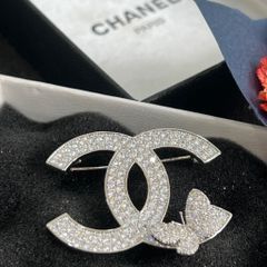  Cài Áo Chanel & Con Bướm Màu Trắng Pha Lê (CQ) 