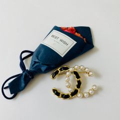  Cài Áo Chanel Màu Vàng, Đen Và Ngọc Trai Trắng (BU) 