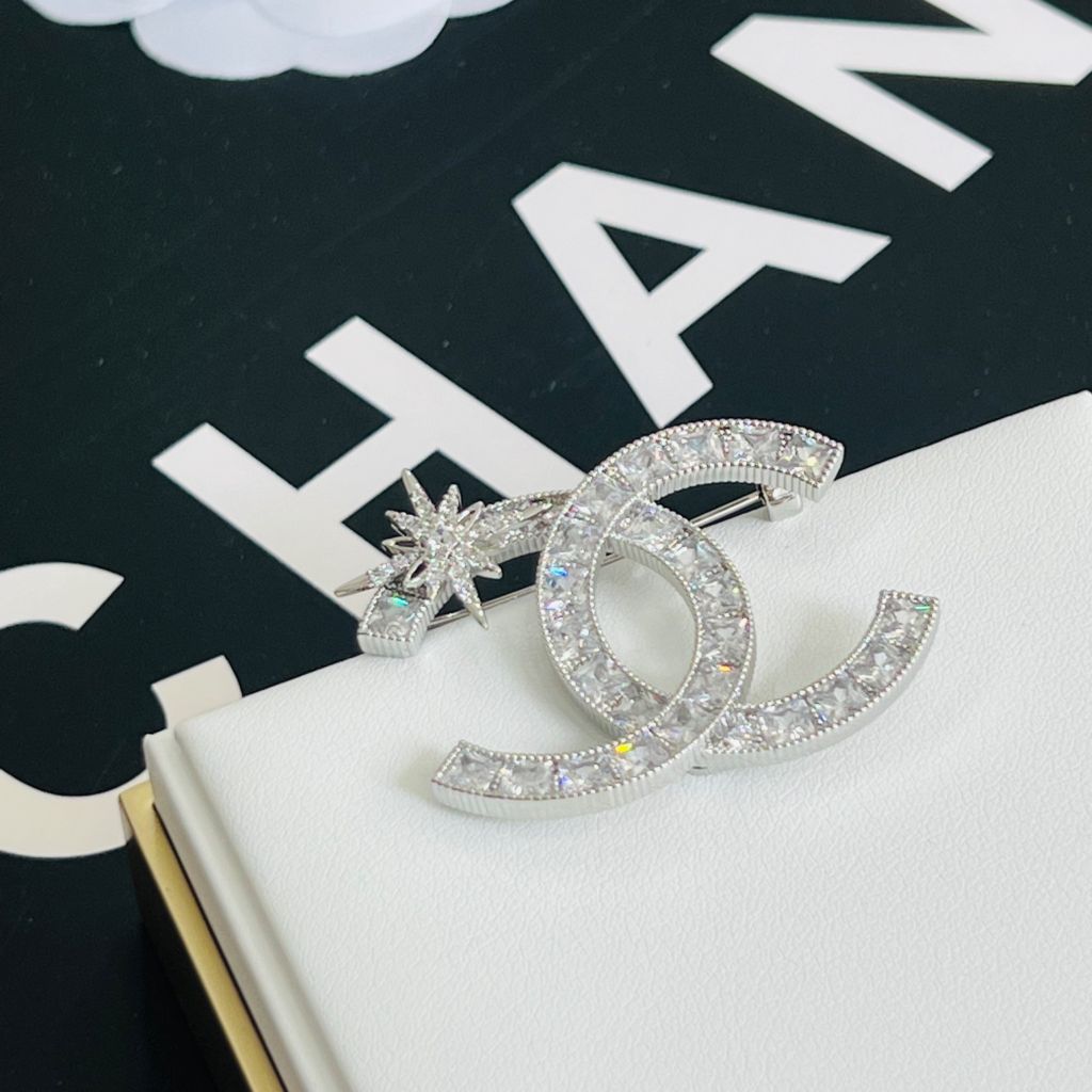  Cài Áo Chanel & Ngôi Sao Màu Trắng Pha Lê (DA) 