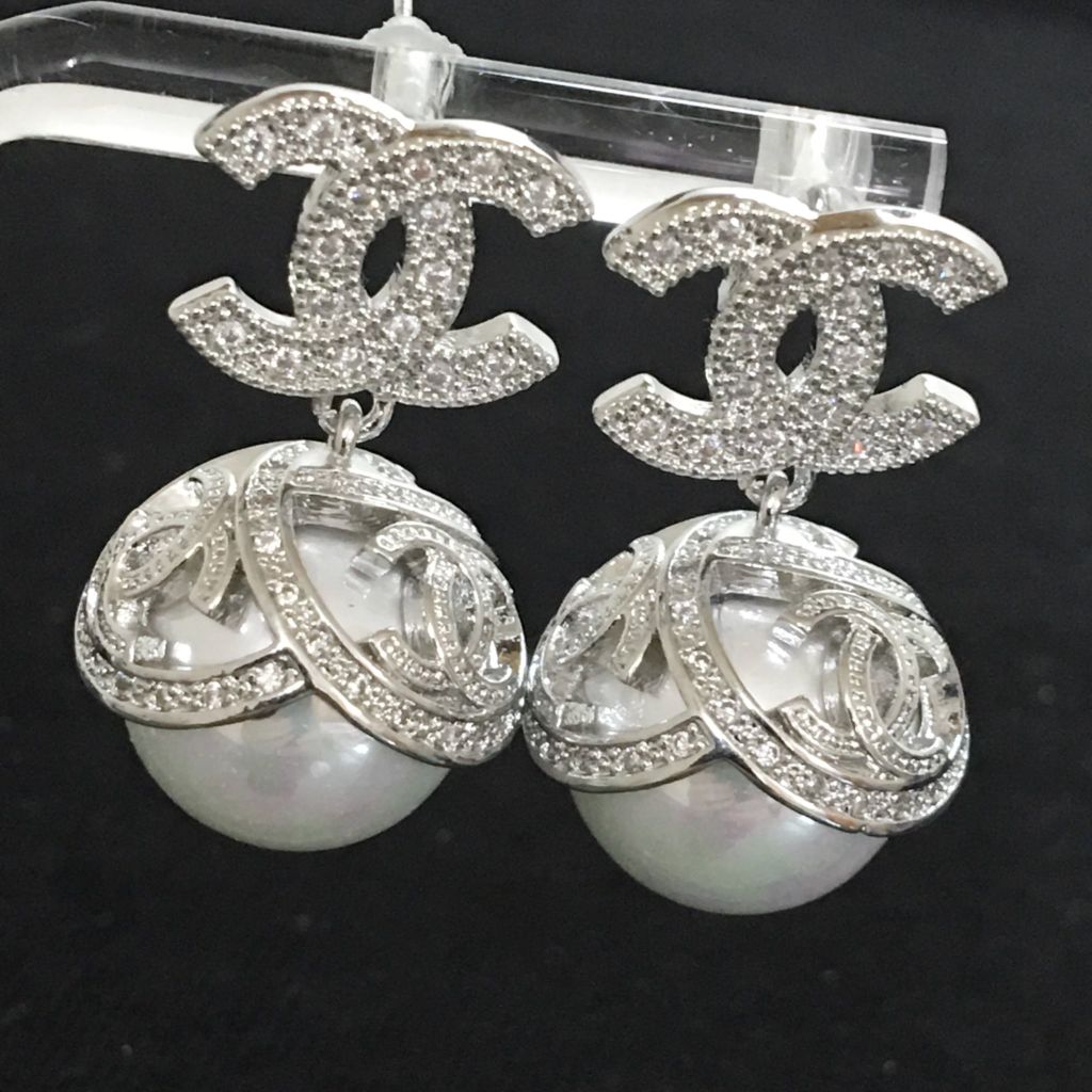  Bông Tai Chanel Màu Trắng Ngọc Trai & Pha Lê (BJ) 