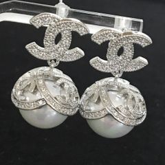  Bông Tai Chanel Màu Trắng Ngọc Trai & Pha Lê (BJ) 