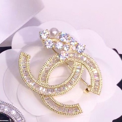  Cài Áo Nam, Nữ - Chanel Màu Vàng Ngọc Trai & Pha Lê Trắng (CF) 