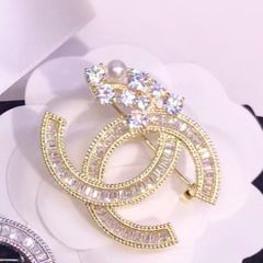  Cài Áo Nam, Nữ - Chanel Màu Vàng Ngọc Trai & Pha Lê Trắng (CF) 