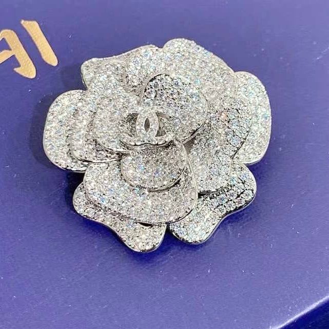  Cài Áo Hoa Trà Chanel Pha Lê Trắng (BF) 