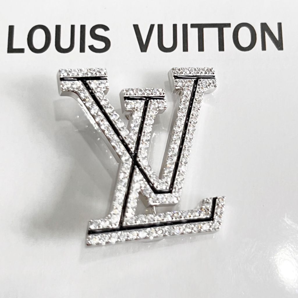  Cài Áo Nam, Nữ - LV Màu Trắng Pha Lê (AF) 