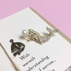  Cài Áo Nàng Tiên Cá Ngọc Trai & Pha Lê Trắng 