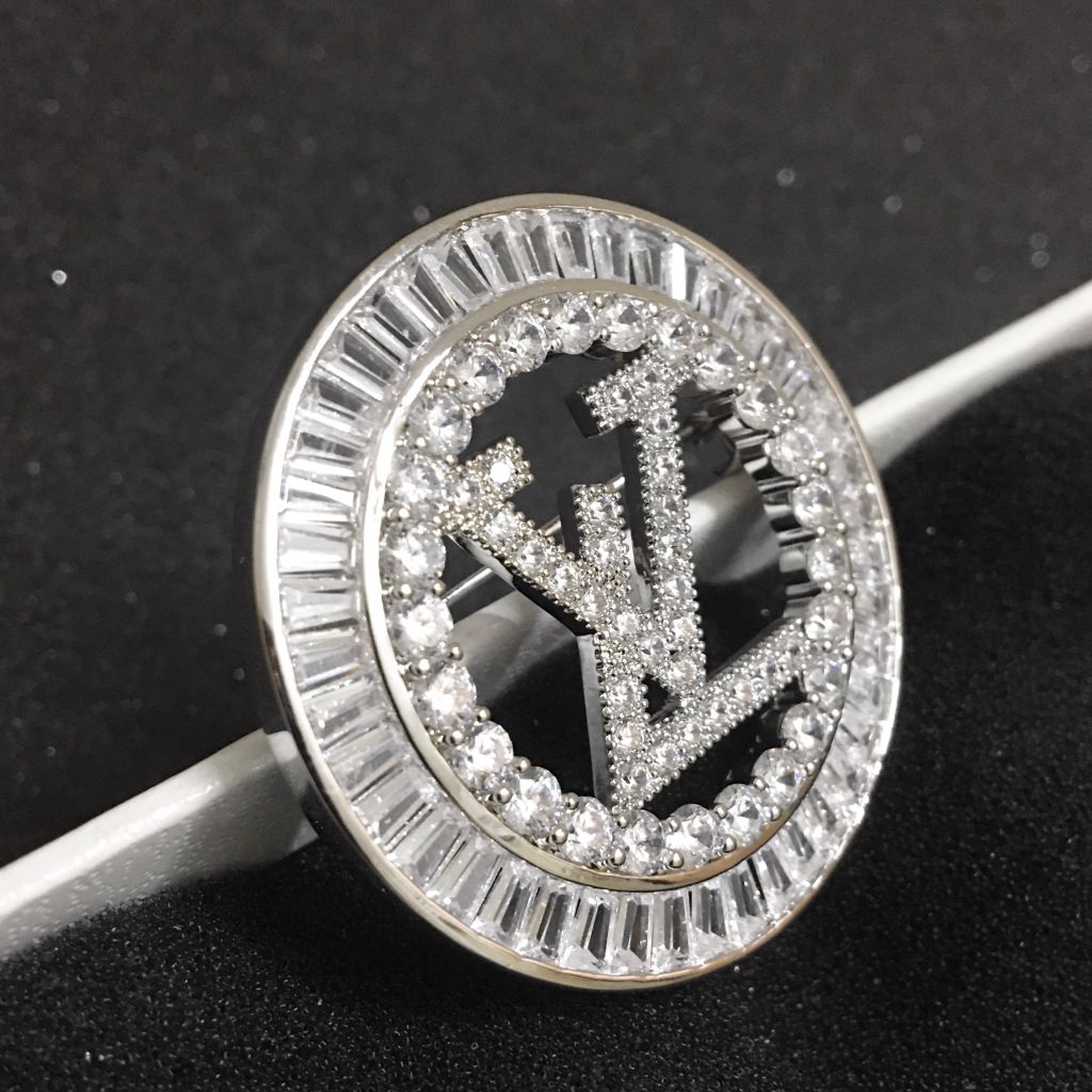  Cài Áo Nam, Nữ - LV Màu Trắng Pha Lê (AA) 