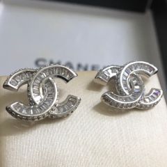  Bông Tai Chanel Màu Trắng Pha Lê (AQ) 