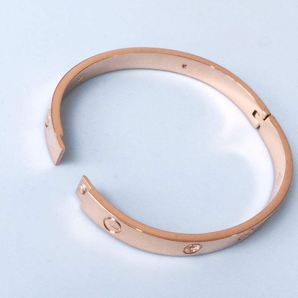  Vòng Tay Nam, Nữ TiTan Cao Cấp - Cartier Màu Vàng Hồng Pha Lê Trắng (AH) 