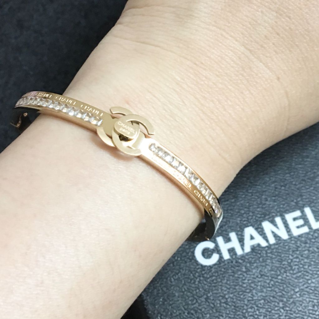  Vòng Tay TiTan Cao Cấp - Chanel Màu Vàng Hồng Pha Lê Trắng (AC) 