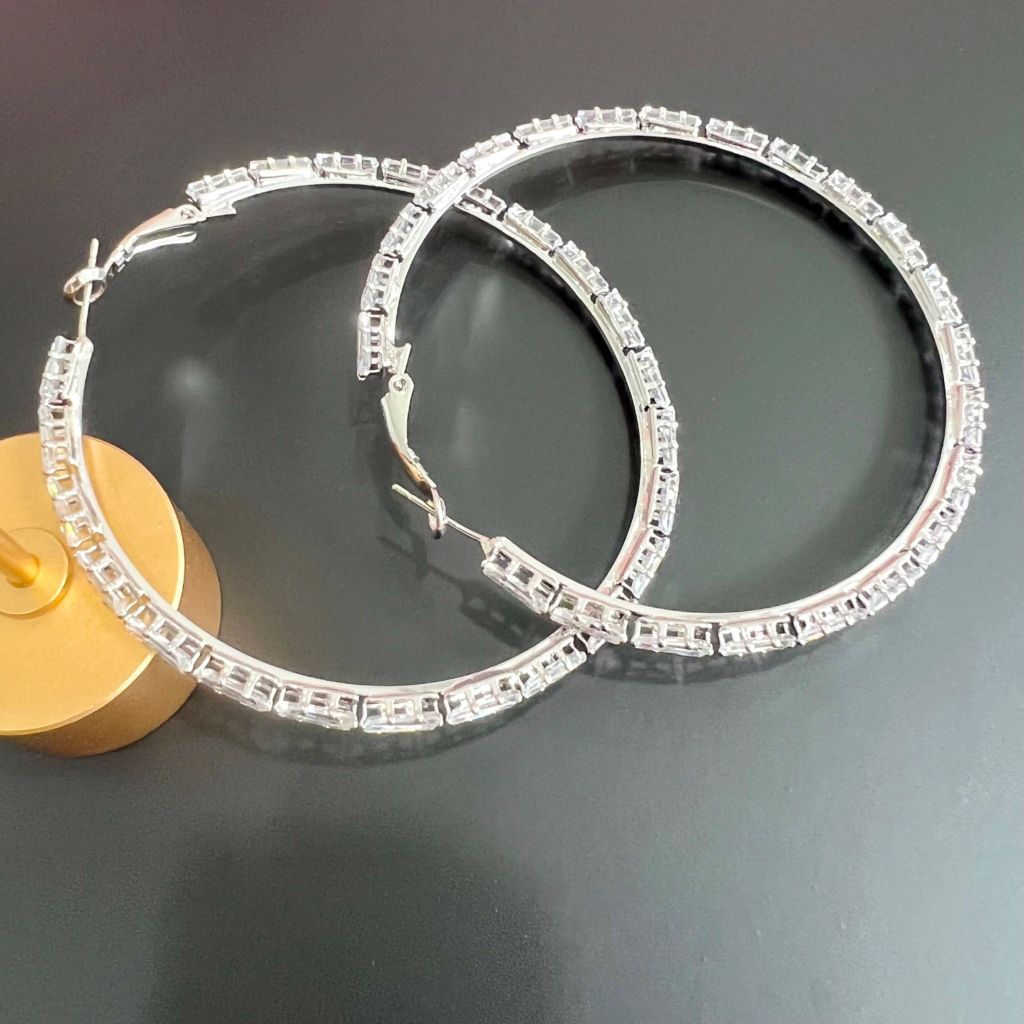  Bông Tai Khoen Tròn Bản To Màu Trắng 6,5cm Pha Lê (BM) 