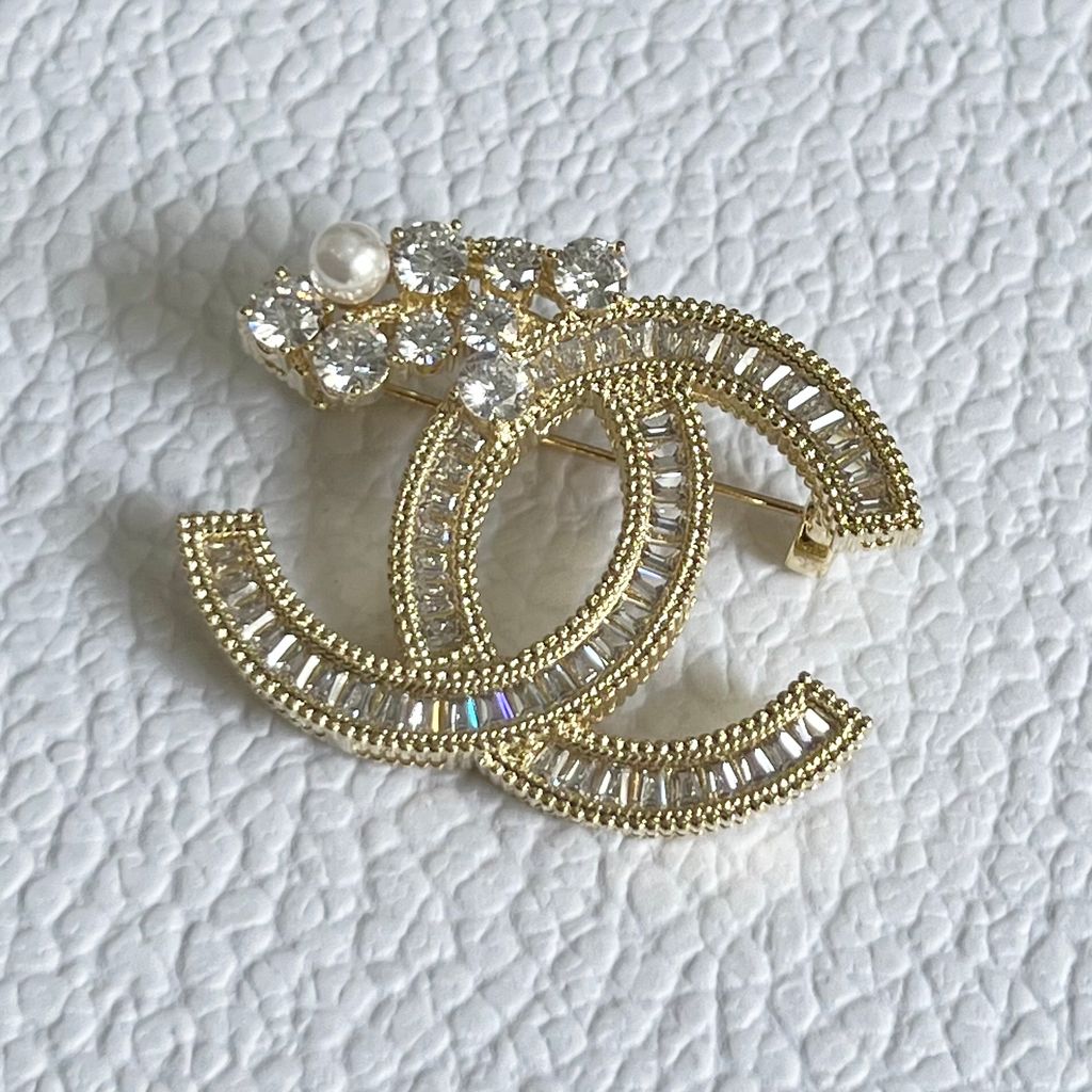  Cài Áo Nam, Nữ - Chanel Màu Vàng Ngọc Trai & Pha Lê Trắng (CF) 