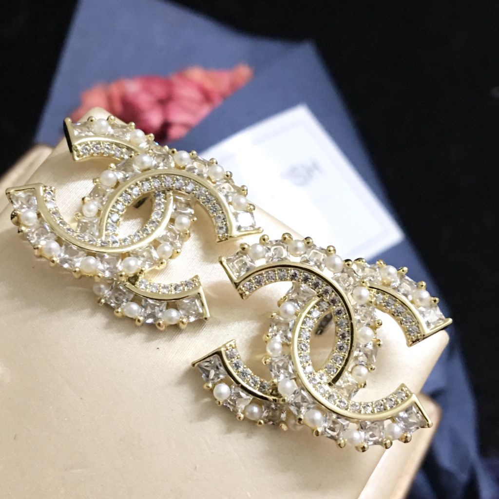  Bông Tai Chanel Bản To Màu Vàng Ngọc Trai & Pha Lê Trắng (BK) 