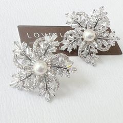  Bông Tai Cánh Hoa Ngọc Trai & Pha Lê Trắng (AH) 