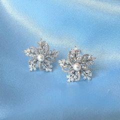  Bông Tai Cánh Hoa Ngọc Trai & Pha Lê Trắng (AH) 