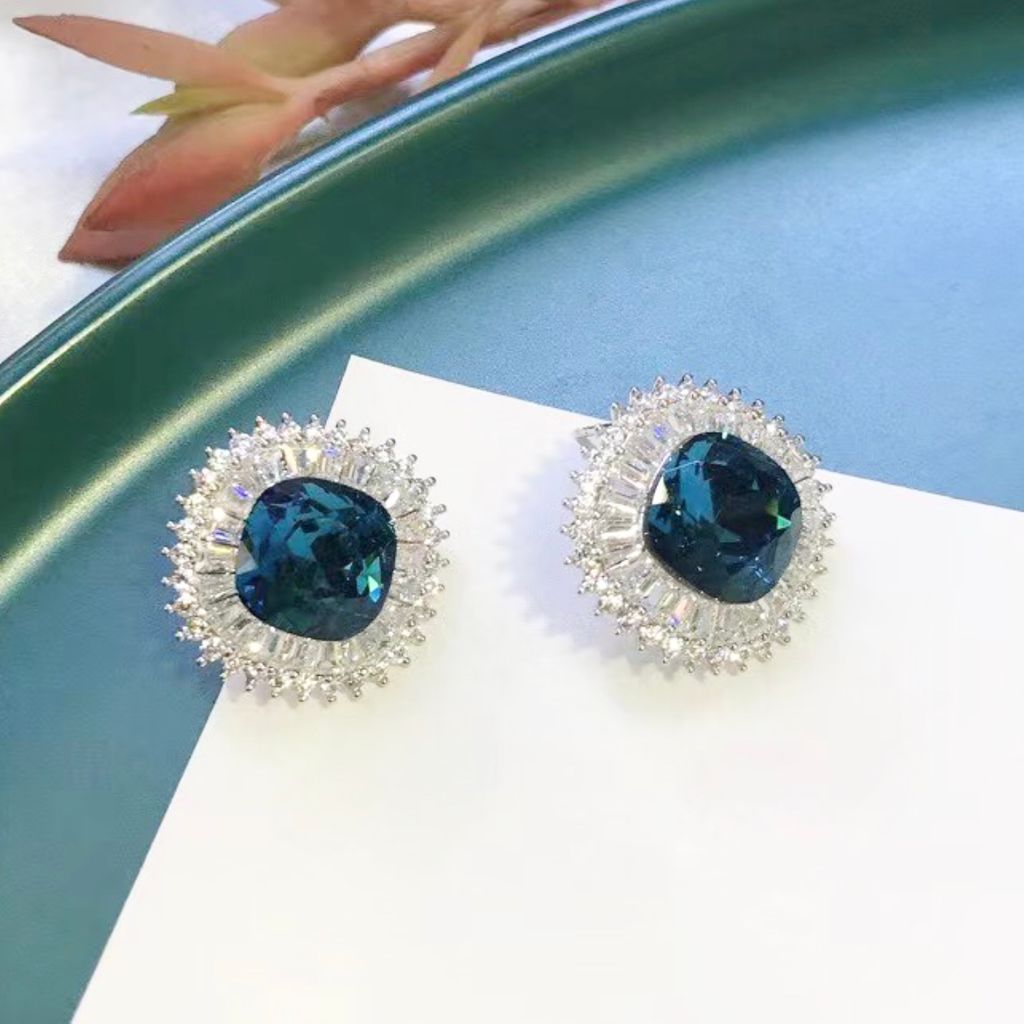  Bông Tai Vuông Bản To Pha Lê Xanh Bích & Trắng Sang Trọng (AP) 