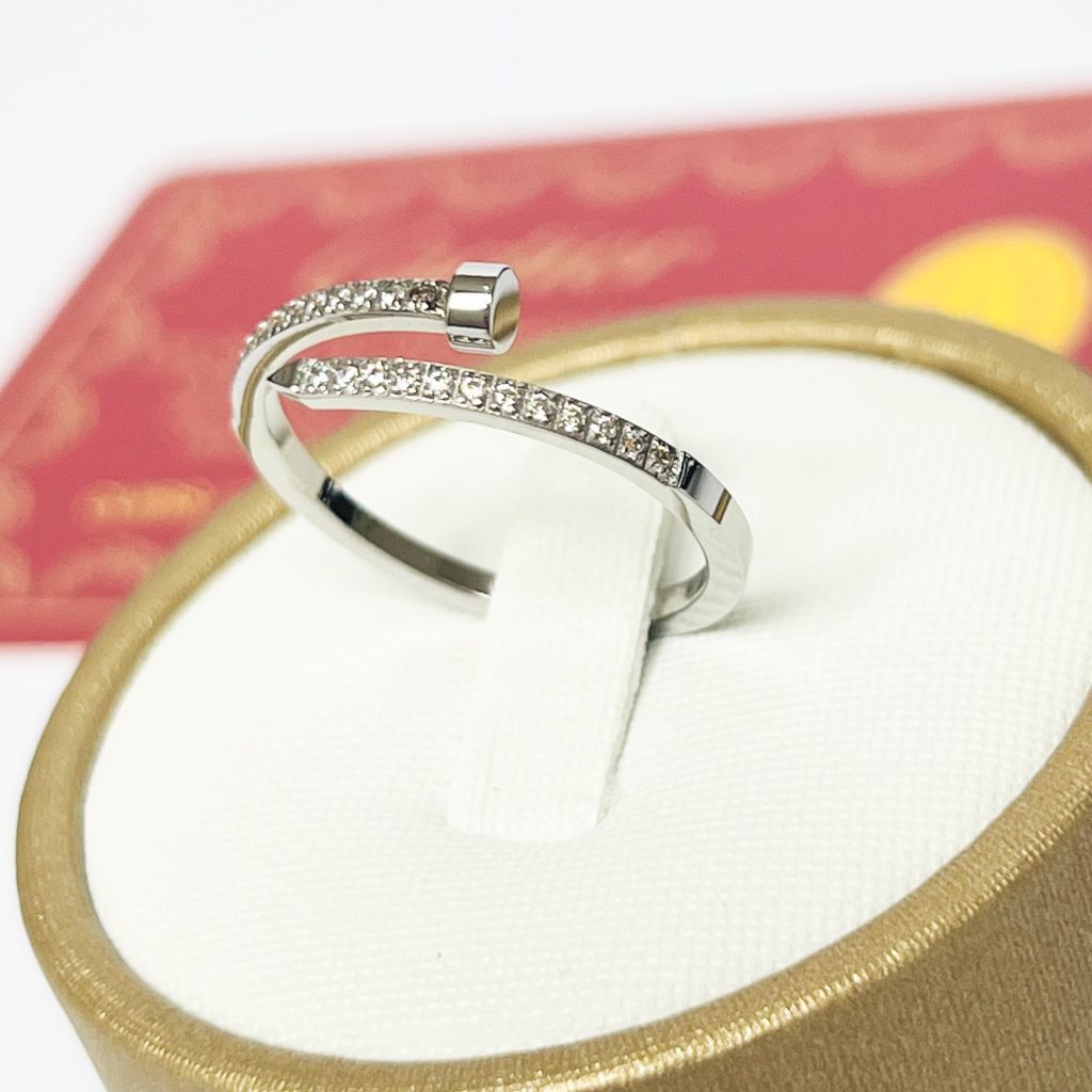  Nhẫn Titan Cao Cấp - Cây Đinh Cartier Màu Trắng Pha Lê (AJ) 