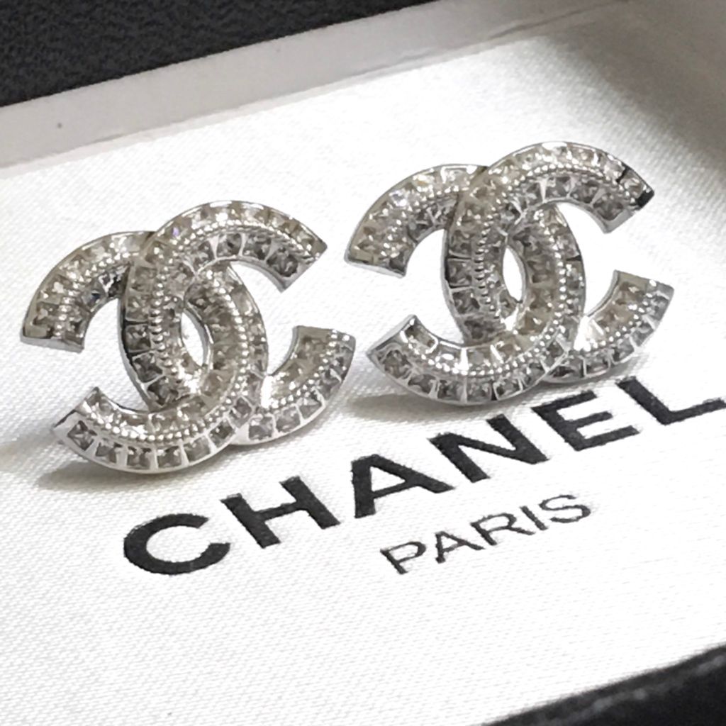  Bông Tai Chanel Bản To Màu Trắng Pha Lê (AU) 