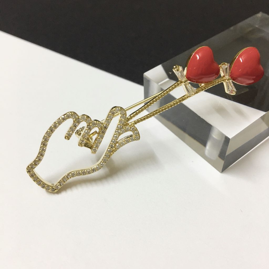  Cài Áo 2 Trái Tim & Bàn Tay Pha Lê 