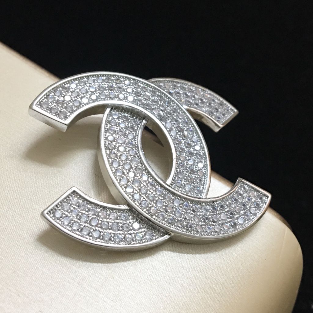  Cài Áo Nam, Nữ - Chanel Màu Trắng Pha Lê (BB) 